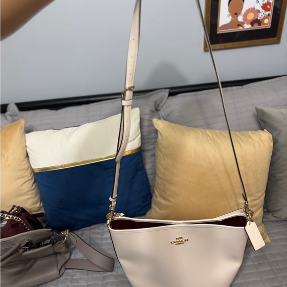 Coach Cream Leather Shoulder Bag - Picture 4 of 5